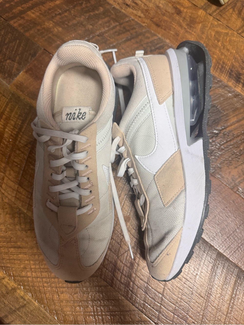 Nike Men’s Beige, White and Black Air-Cushion Sneakers